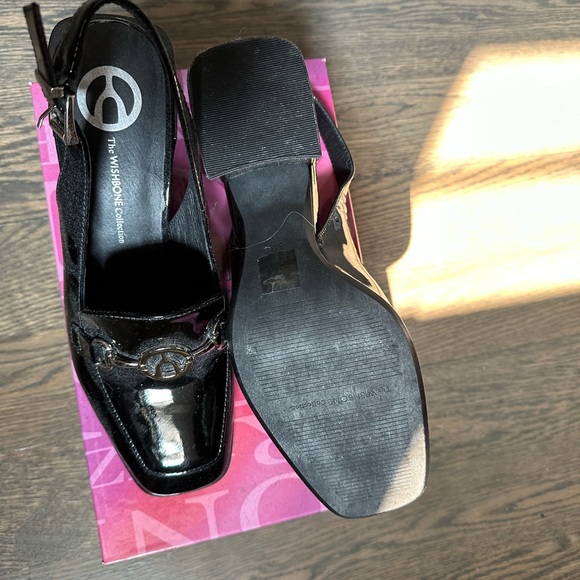 Shoes - Picture 4 of 5